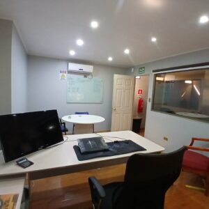 SE ARRIENDA INMUEBLE CON OFICINAS UBICADO EN SECTOR ROMILIO CONCHA